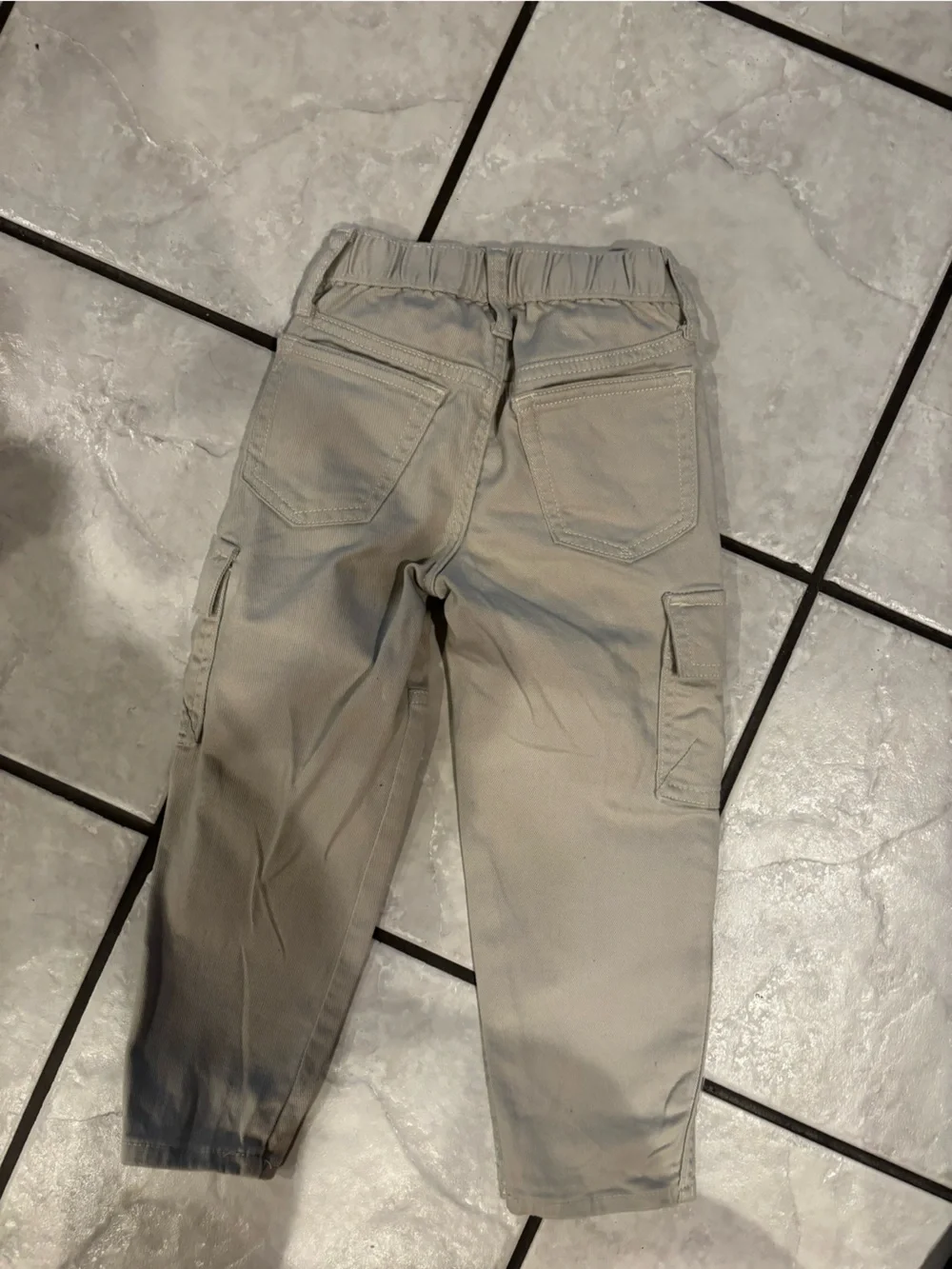 GAP SIZE 4 Relaxed Cargo Pants in Light Beige - like new